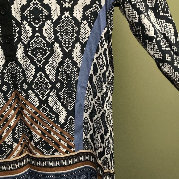 Hale Bob Blue and White 3/4 Sleeve Tunic with Graphic Relaxed Style - Picture 4 of 11